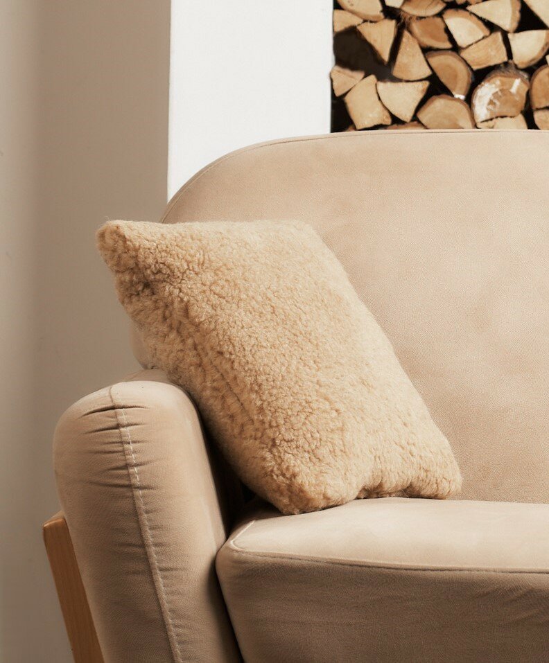 Подушка декоративная из верблюжьего меха