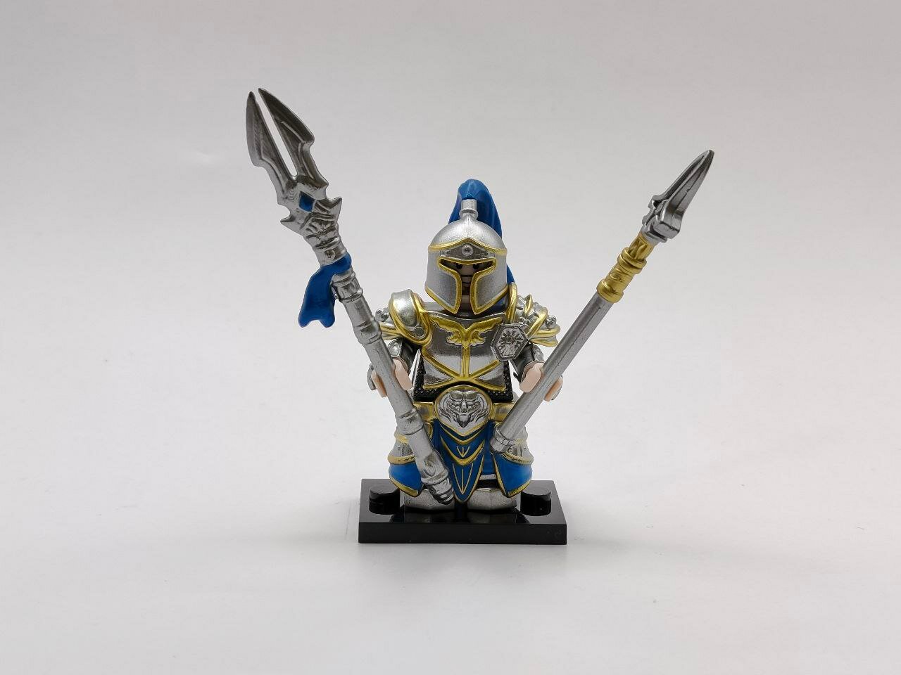 Минифигурка "Рыцарь Альянса с вращающимися руками 1", фигурка из вселенной WarCraft, совместима с конструкторами Lego