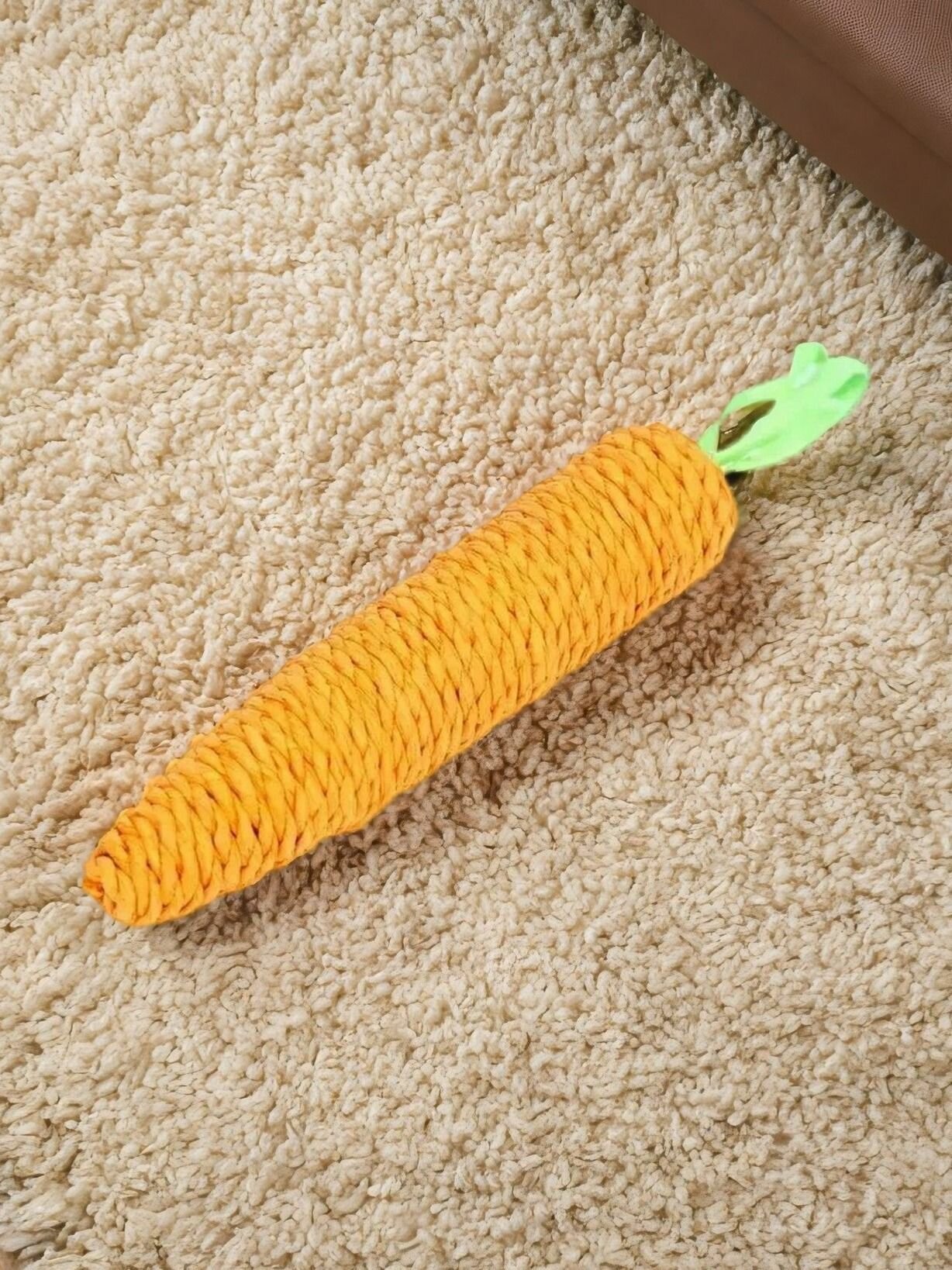 Игрушка когтеточка для кошки и котят с кошачьей мятой морковка