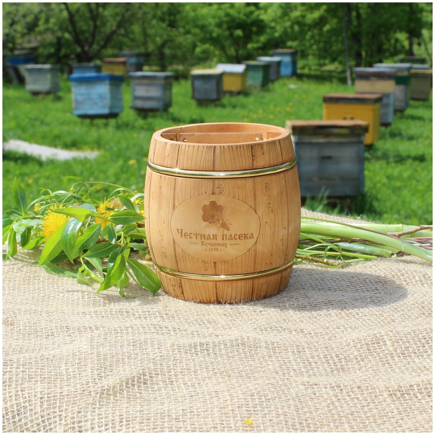 Бочонок с натуральным лесным цветочный мёдом, 1 кг - фотография № 1