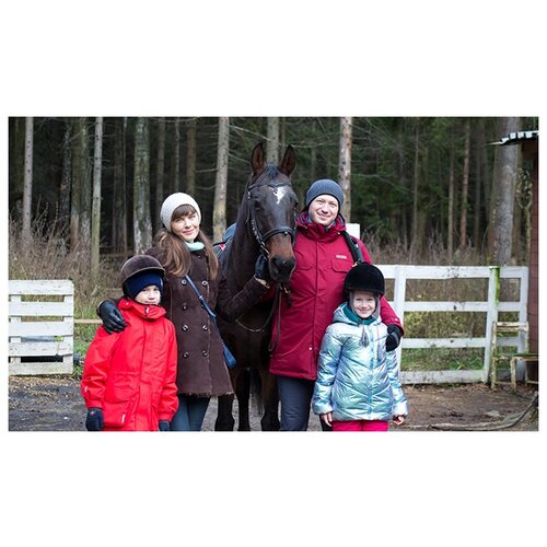 Сертификат Экскурсия в мир лошадей и мастер-класс для 2 взрослых и 2 детей (Московская область)