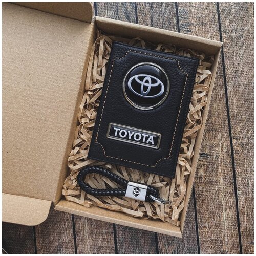 Подарочный набор автолюбителю Toyota/Подарок мужу/ Кожаная обложка+плетенный брелок