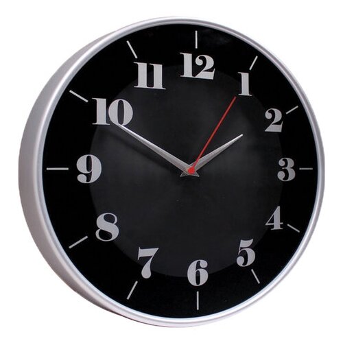 фото Часы настенные troyka 77777740, круг, черные, серебристая рамка, 30,5х30,5х5 см тройка