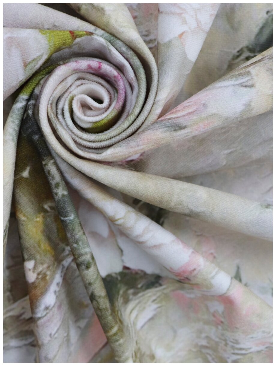 Шторы Аморе золотого оттенка в интерьере гостиной