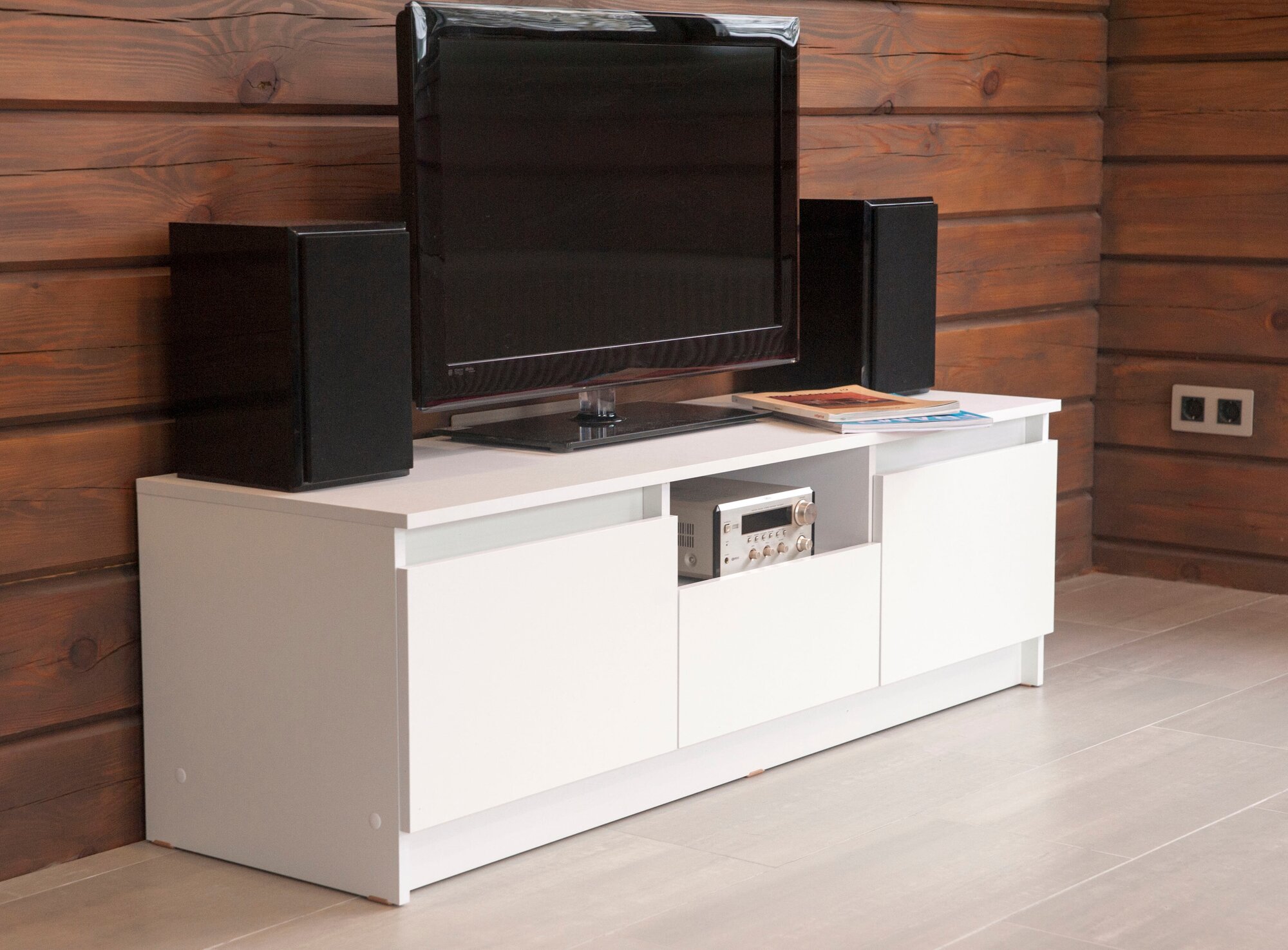 Длинная тумба для гостиной под телевизор с ящиками и полкой Hesby TV Stand 2 белая - фотография № 4