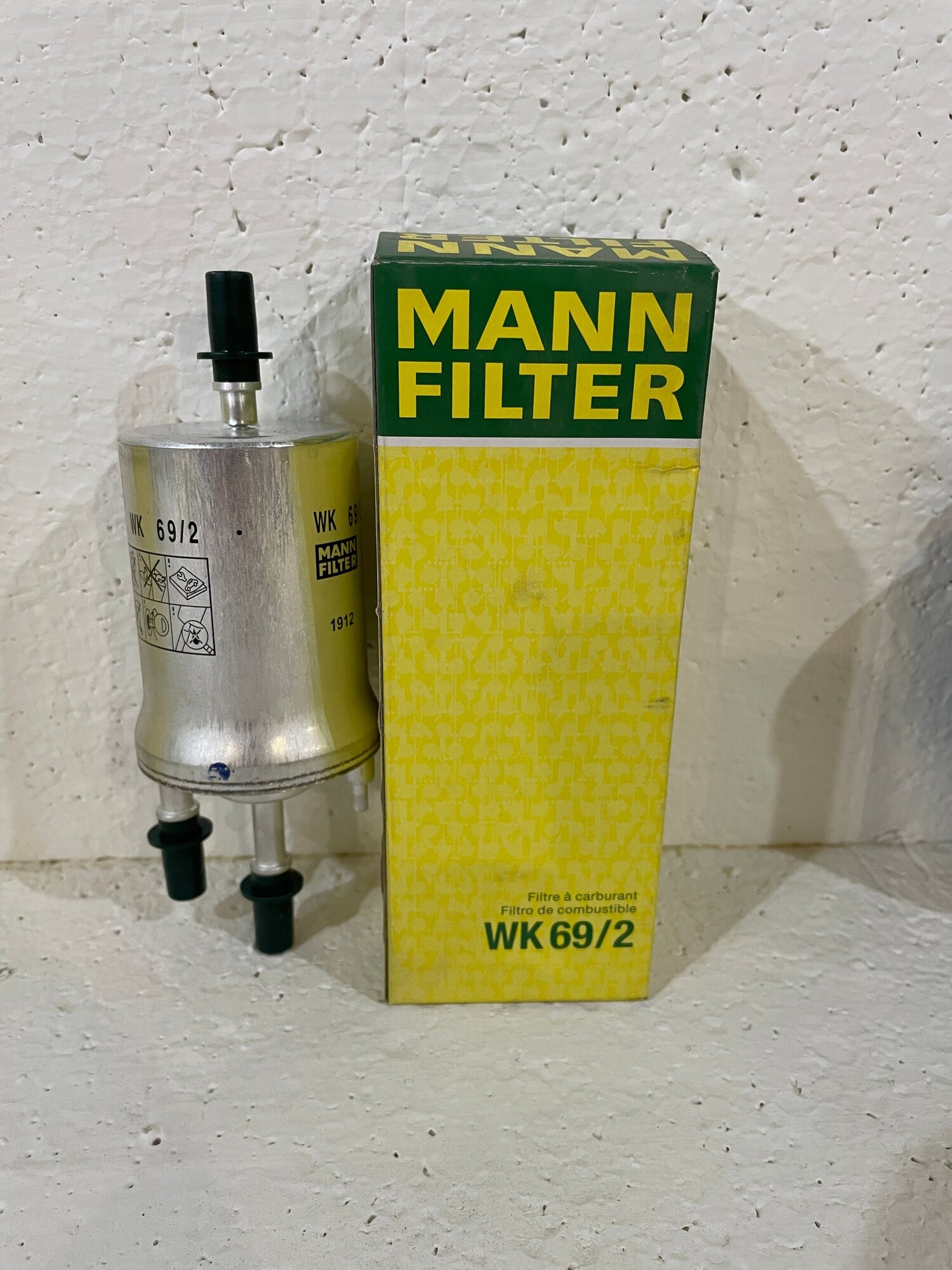 Топливный фильтр MANN-FILTER WK 69/2