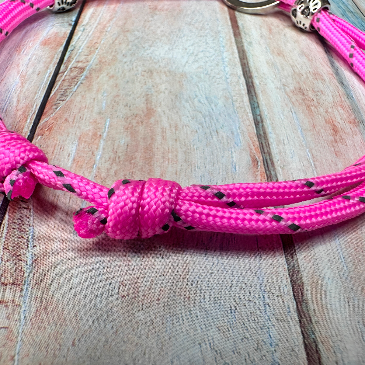 Ошейник-шнурок для адресника светоотражающий из паракорда размер S 28-40 см, цвет розовый