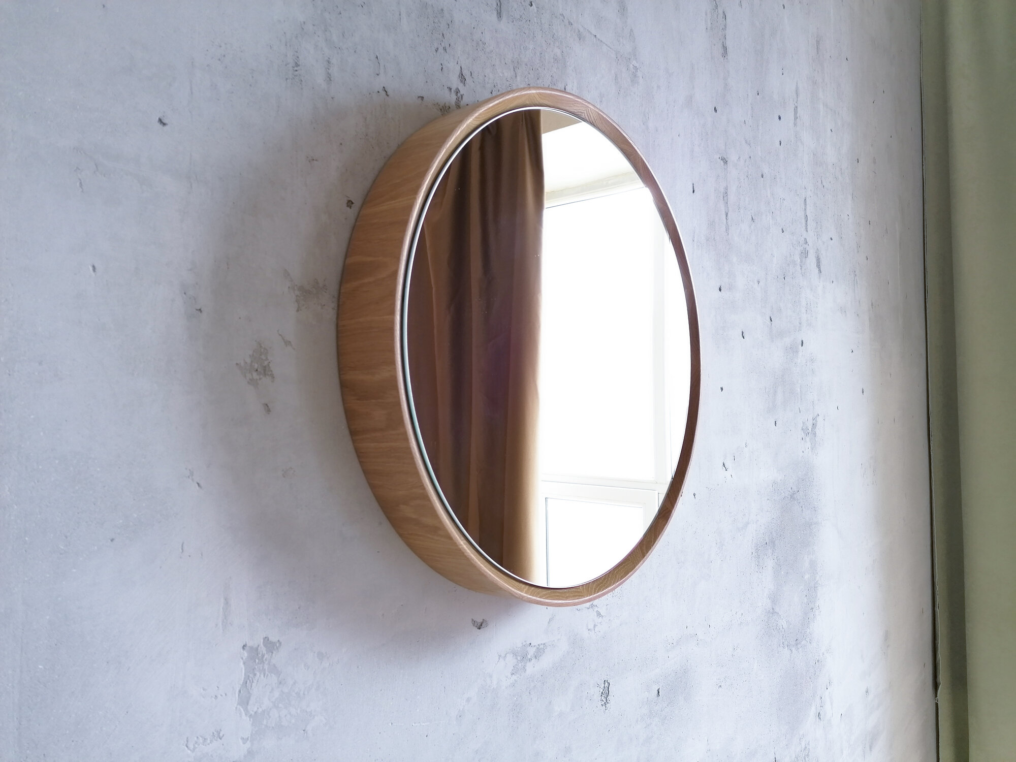 фото Зеркало круглое настенное. Berezin. В раме из массива дуба диаметром 60 см, 1 шт.