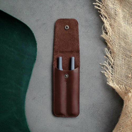 Изображение товара Пенал кожаный для двух ручек или карандашей, на кнопке. Коричневый. Два отделения. Натуральная кожа