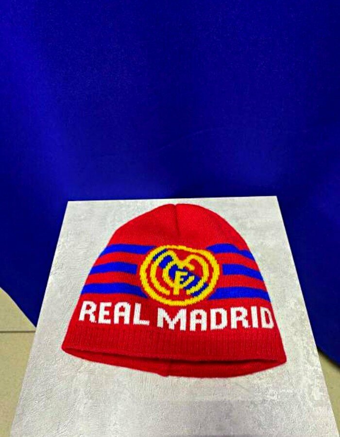 РЕАЛ МАДРИД шапка зимняя размер 58-60 футбольного клуба REAL MADRID (Испания) красно-синяя