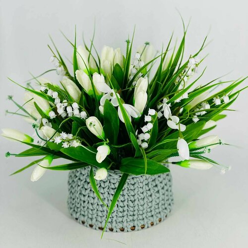 Композиция в вязанном кашпо 4580₽