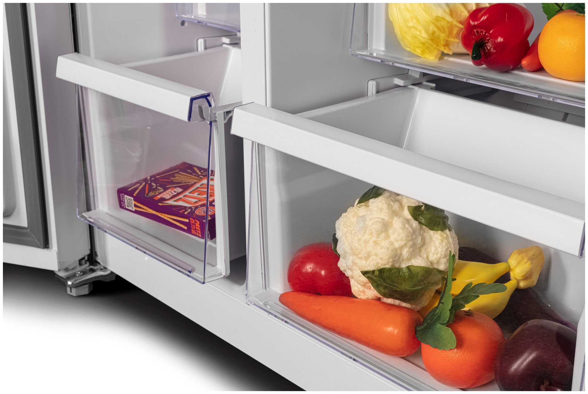 Холодильник HYUNDAI CS6073FV, трехкамерный, белое стекло - фото №6