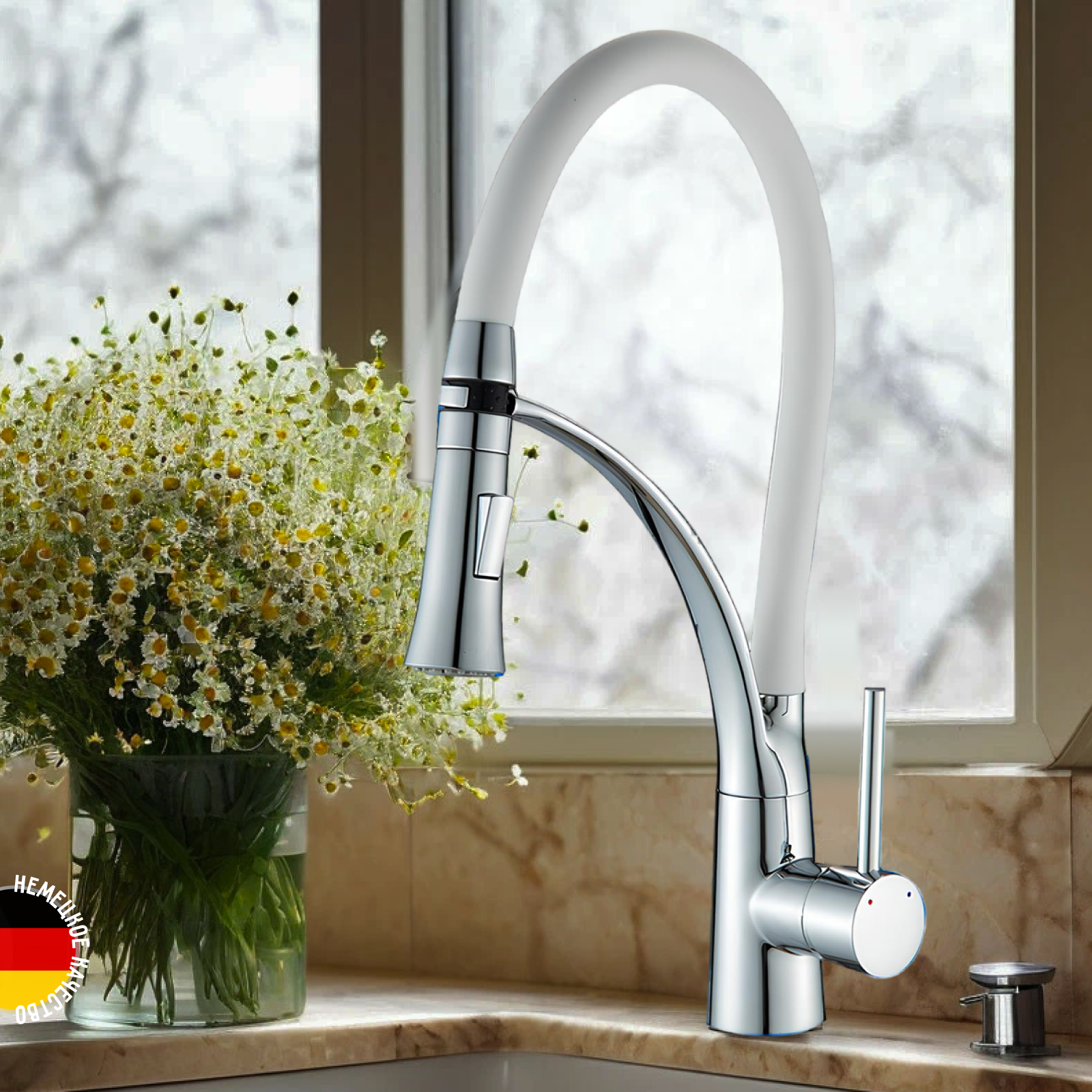 фото Смеситель для кухни с гибким изливом в белой силиконовой оплетке