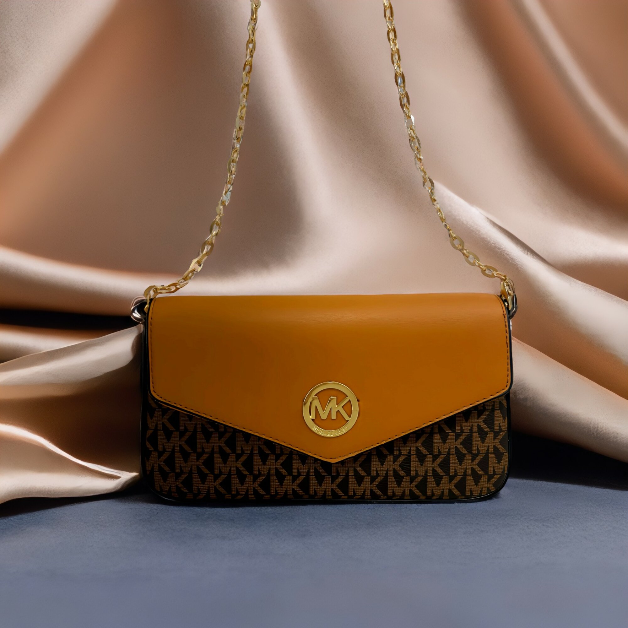фото Клатч женский через плечо, коричнево-желтый, MICHAEL KORSl. Маленькая женская сумка без ручек