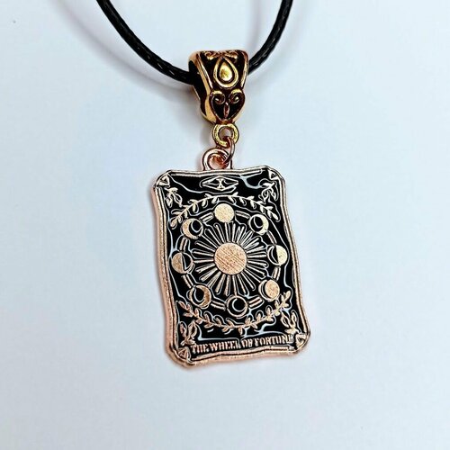 Кулон Аркан Таро Колесо Фортуны / Талисман, Амулет 4х1,8 см