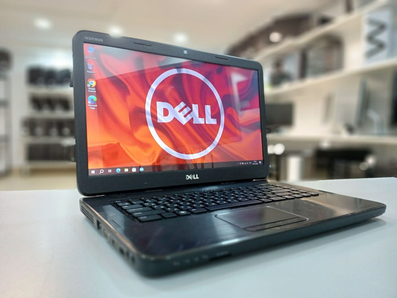 Ноутбук Dell Inspiron 3520 15,6" Intel Core i3, 4GB, SSD 120GB для работы и фильмов