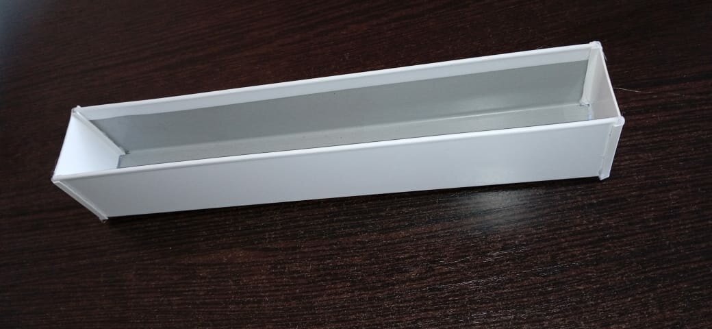 фото Кормушки для птицы 400х40х40 мм цвет белый RAL 8017 2 штуки