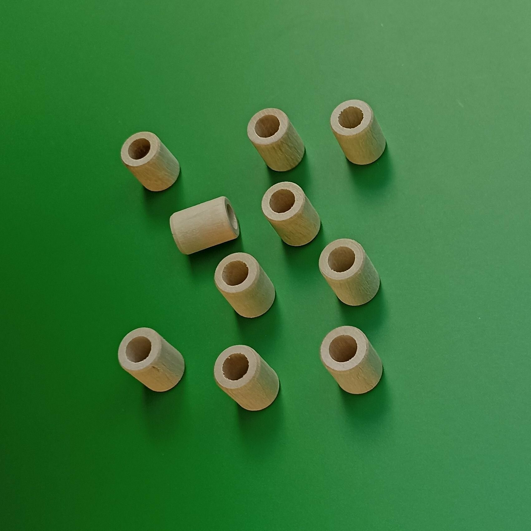 фото Деревянные рамные пробки диаметр 11 мм длина 17 мм сквозное отверстие 6,35 мм, граб, MEYNE Germany, для ремонта пианино и роялей
