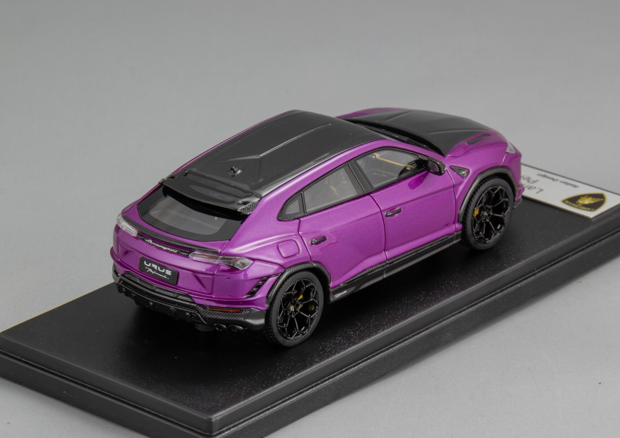 Масштабная модель Lamborghini Urus Performante — фото 1