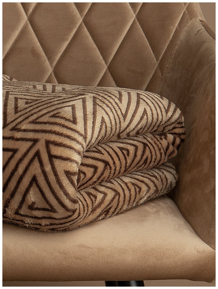 Плед TexRepublic Absolute 180х200 см, 2 спальный, велсофт, покрывало на диван, теплый, мягкий, коричневый, геометрический рисунок - фотография № 16