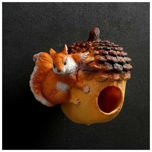 Подвесной декор Орех-кормушка с белкой 18х16см пуфик anderson сламбер орех оранжевый вельвет
