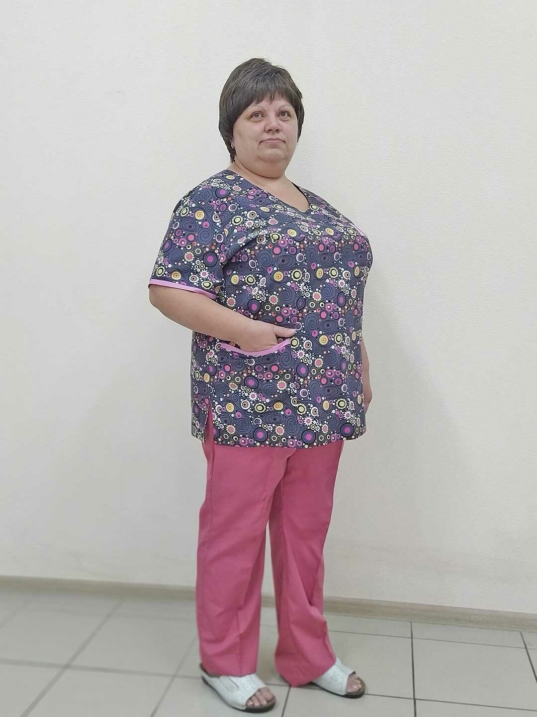 Блуза женская, производитель Фабрика швейных изделий №3, модель М-550, рост 164, размер 58, цвет набивной рисунок разноцветными кружочками