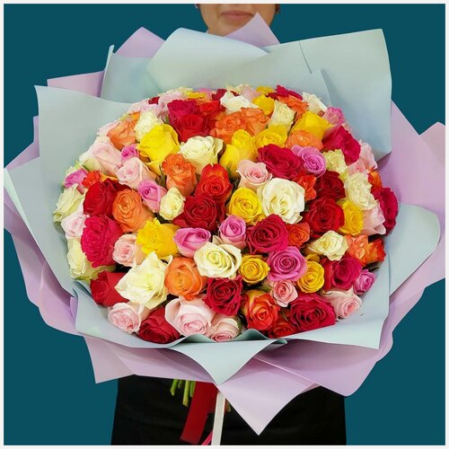Изображение товара Яркий букет из 101 розы в красивой упаковке