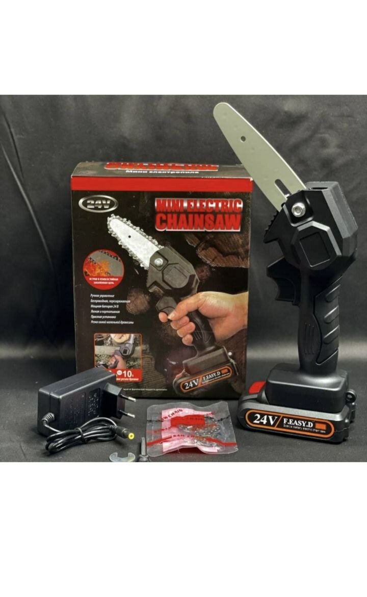 фото Электрическая мини-пила по дереву