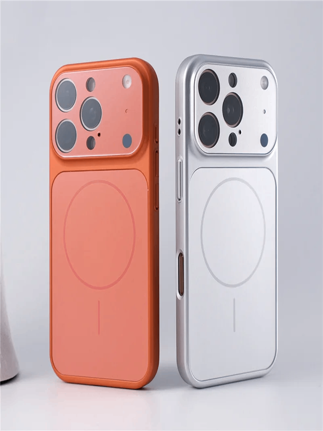 Чехол, который делает модели iPhone 13, 14, 15 и 16 похожими на iPhone 17