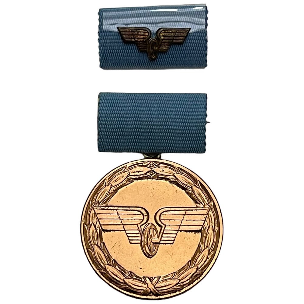 ГДР, медаль "За службу Немецкой железной дороге" бронзовая ст. с застежкой 1973-1990 (белая коробка)