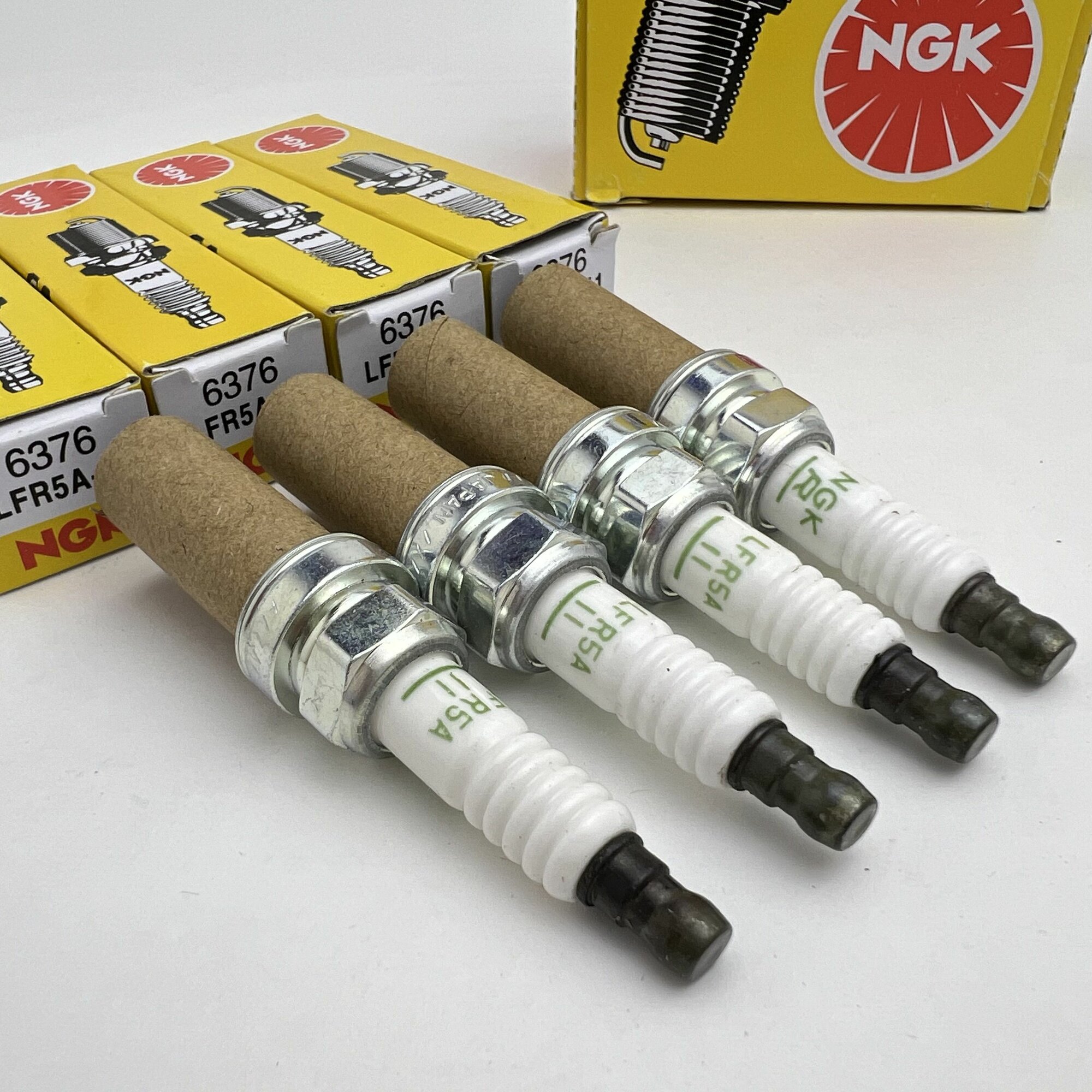 Комплект свечей зажигания NGK BKR5ES-11, 2382, 4 шт