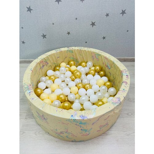 белый, бежевый, золотистый