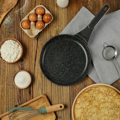 Сковорода литая блинная 24 см 1716₽