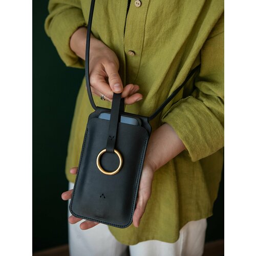 фото Сумочка макси из натуральной кожи на плечо для смартфона/кожаный чехол для телефона на ремешке filin goods