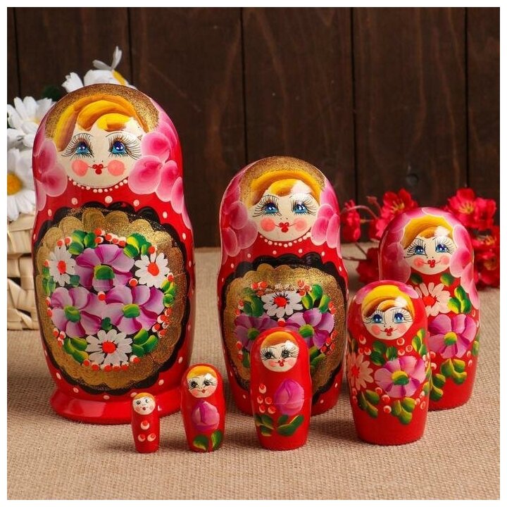 Матрёшка "Цветы и золото", красная, 7 кукольная