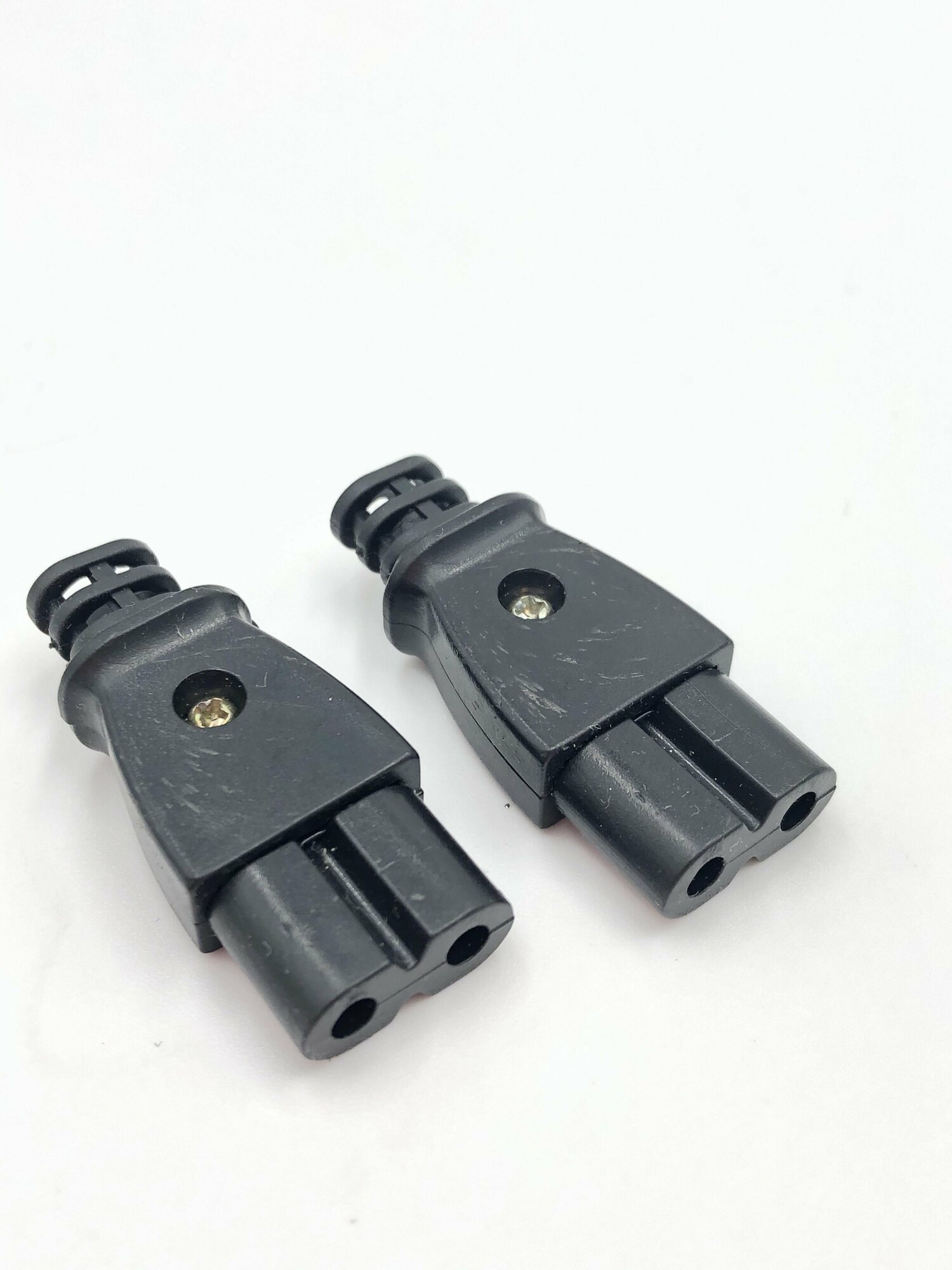 Гнездо сетевое "8" пластик на кабель разборное (2 штуки) — фото 1