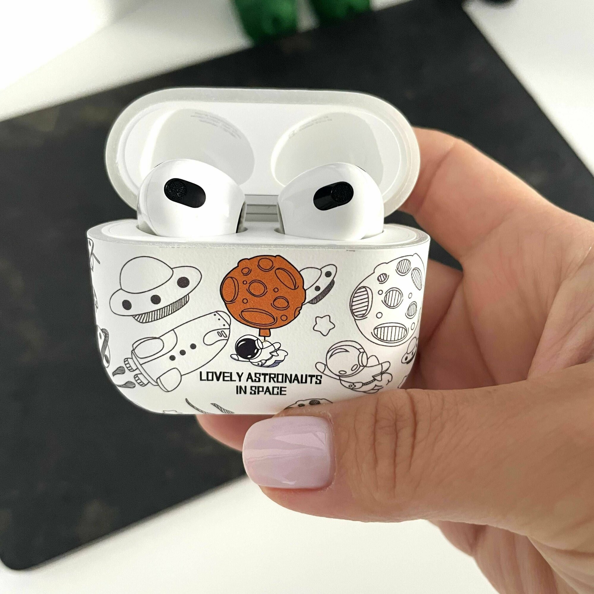 Чехол для наушников AirPods 3, Астронавт, белый