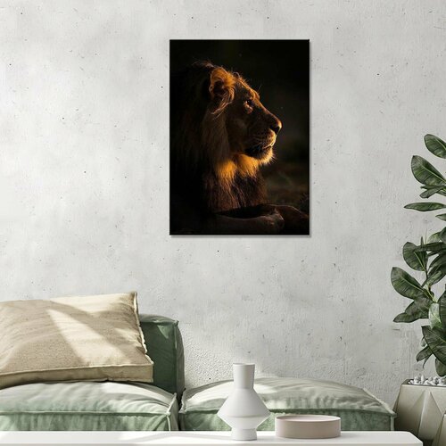 Интерьерная картина на холсте - лев смотрит вдаль 40х60