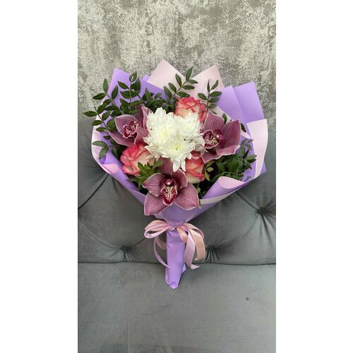 Сборный букет Flawery микс из роз, орхидей и хризантемы