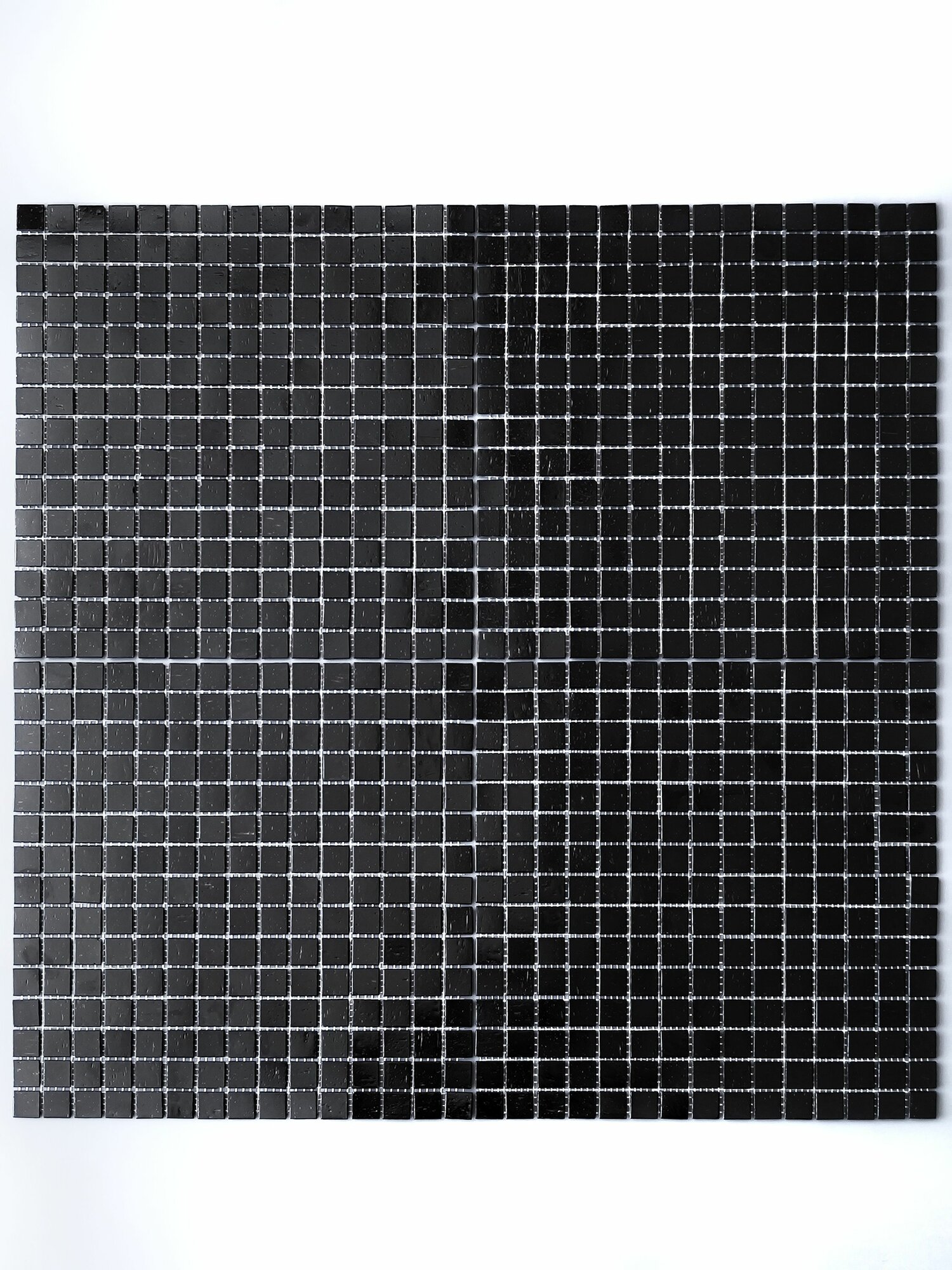 Плитка Мозаика Surface стеклянная черная (уп.20 шт) / на сетке 327х 327 мм / размер квадратика 20x20x4 мм/ толщина 4 мм — фото 1