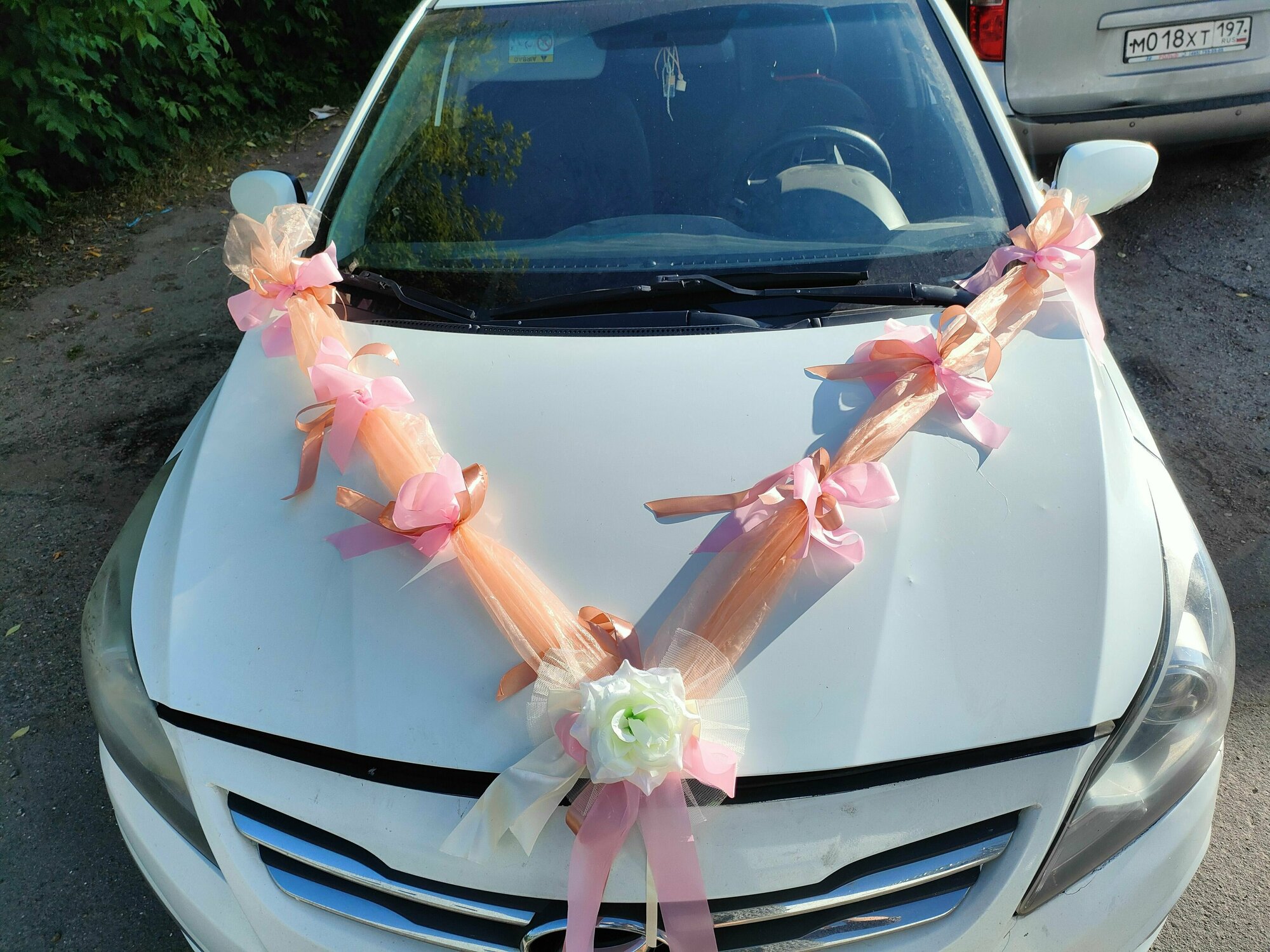 Свадебная лента на машину с бантами и цветком(Крепления в комплекте)