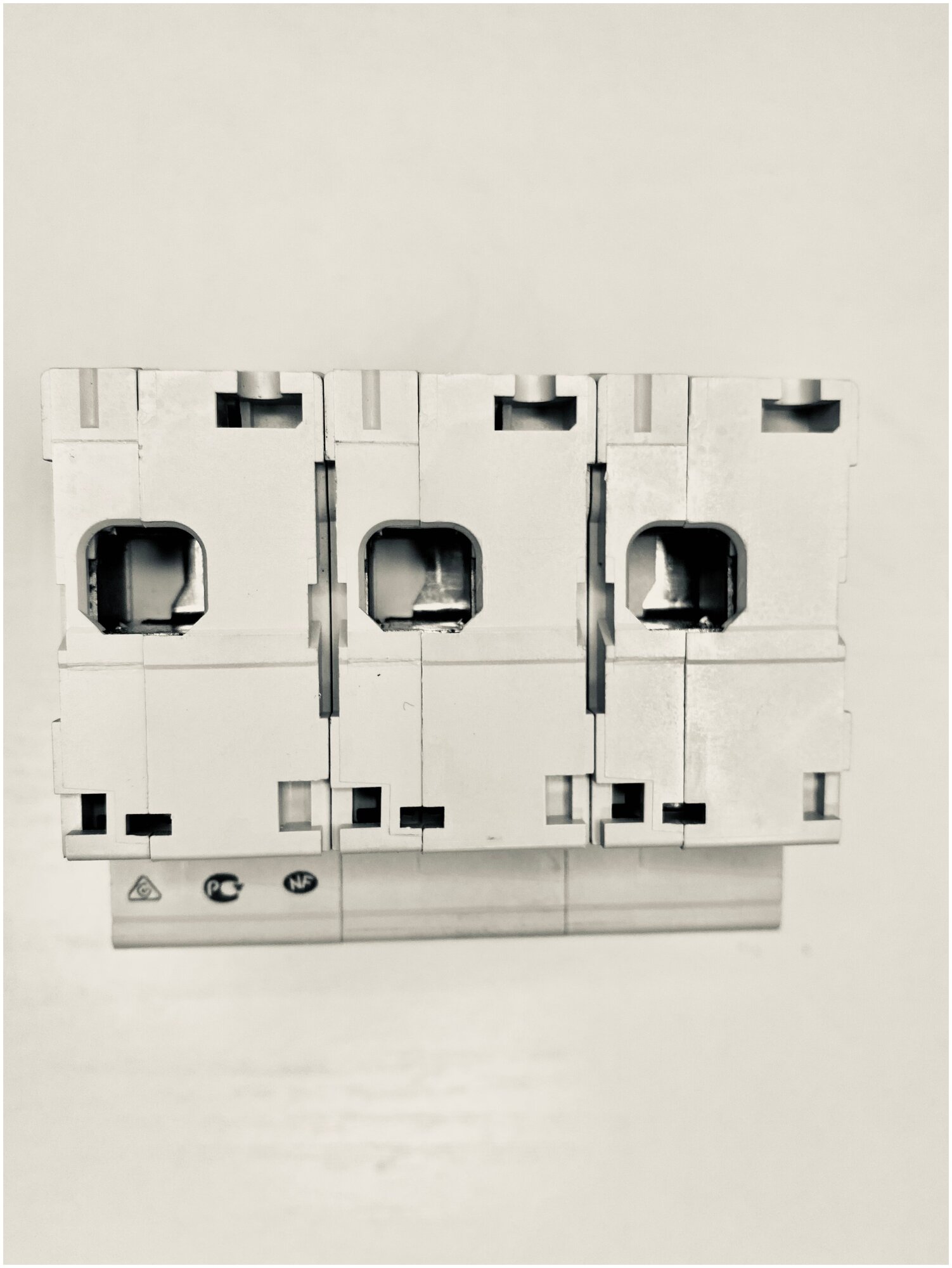 Acti 9 A9N18367 Автоматический выключатель трехполюсный 100А (10 кА, C) Schneider Electric - фото №3