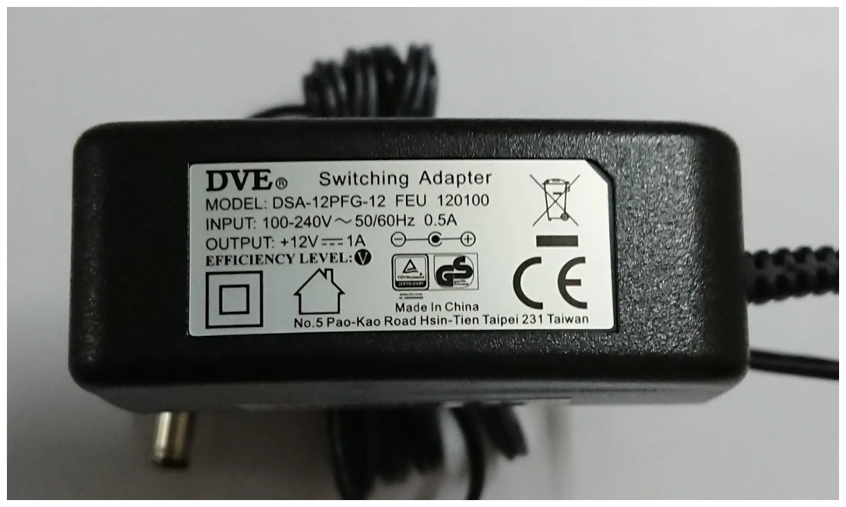 Блок питания DVE Switching Adapter DSA-12PFA-09 FEU 120100 INPUT 100-240V 50/60Hz 0.5A выход 12V - 1A