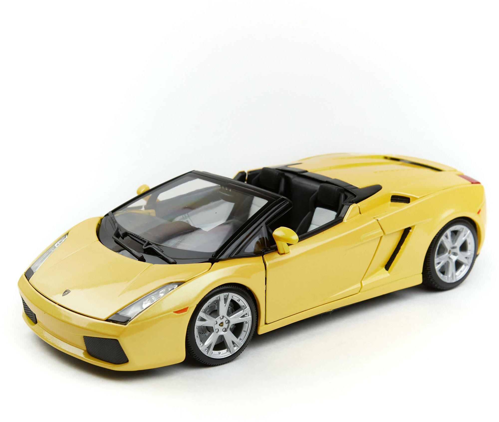 Bburago Коллекционная машинка 1:18 Lamborghini Gallardo Spyder, 18-12016, желтая - фото №1