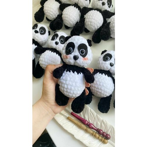 Вязаная панда ( ручная работа ) брелок текстиль ручная работа вязаная фактура бежевый