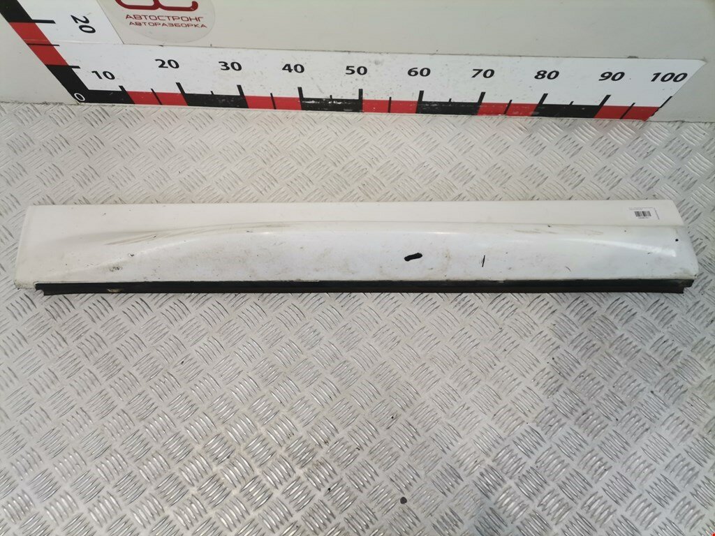 Накладка (молдинг) двери передней левой Land Rover Range Rover Sport 1 DGP000211 арт. 1698761