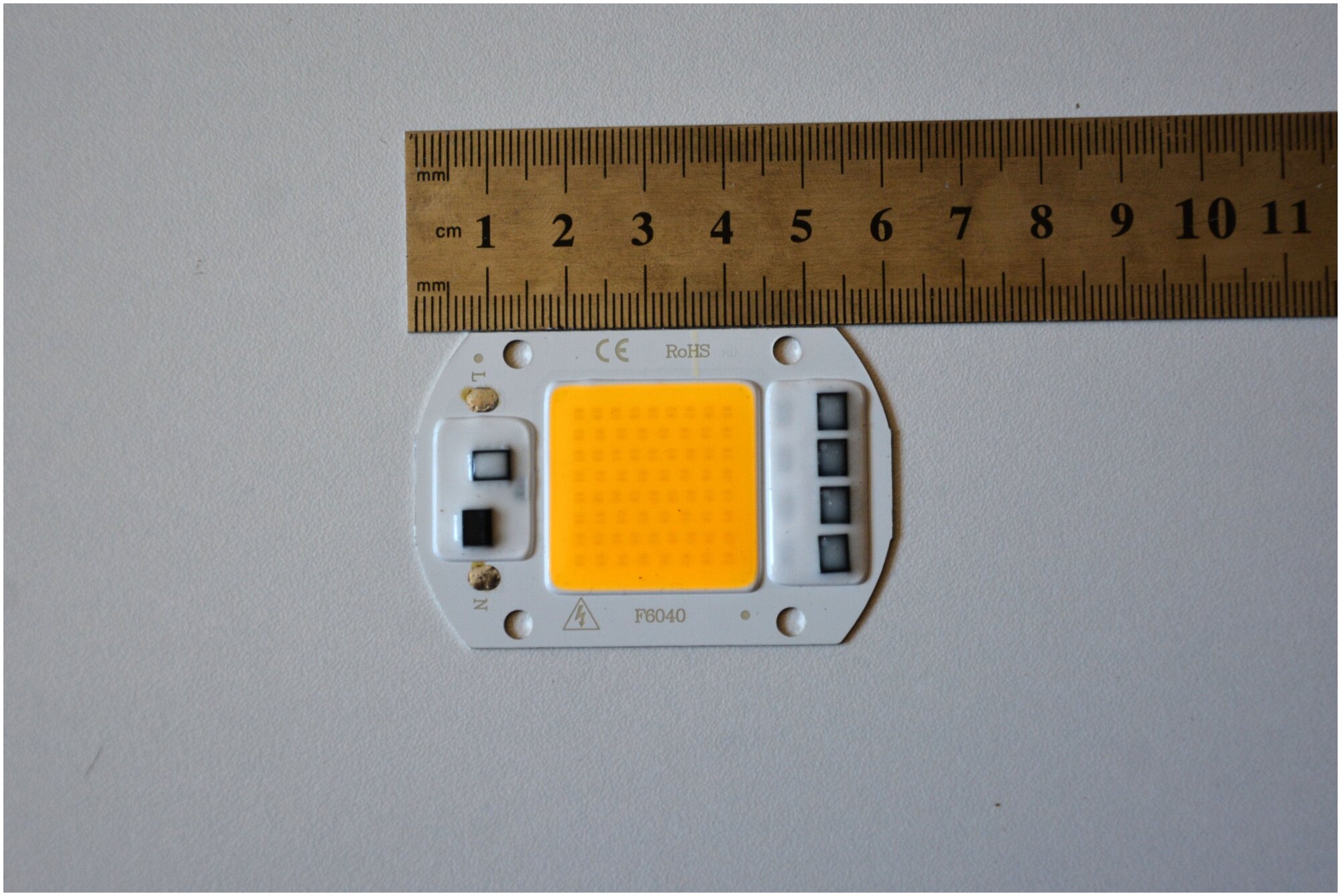 Светодиод бездрайверный мощностью 50Вт с температурой свечения 2700-3000К