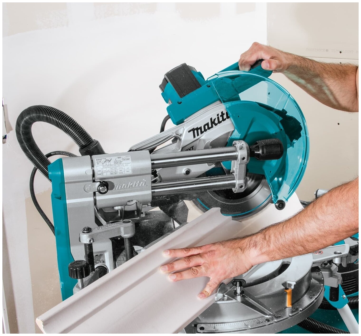 Пила торцовочная Makita LS1019L - фотография № 14