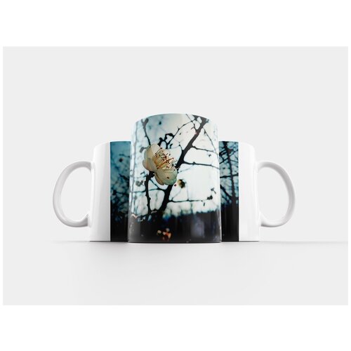 фото Кружка "цветок сливы, зима, завод" 320 мл lotsprints