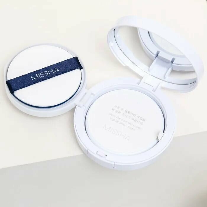 Тональный кушон MISSHA Magic Cushion Moist Up с увлажняющим эффектом. Тон 23, 15 г — фото 1